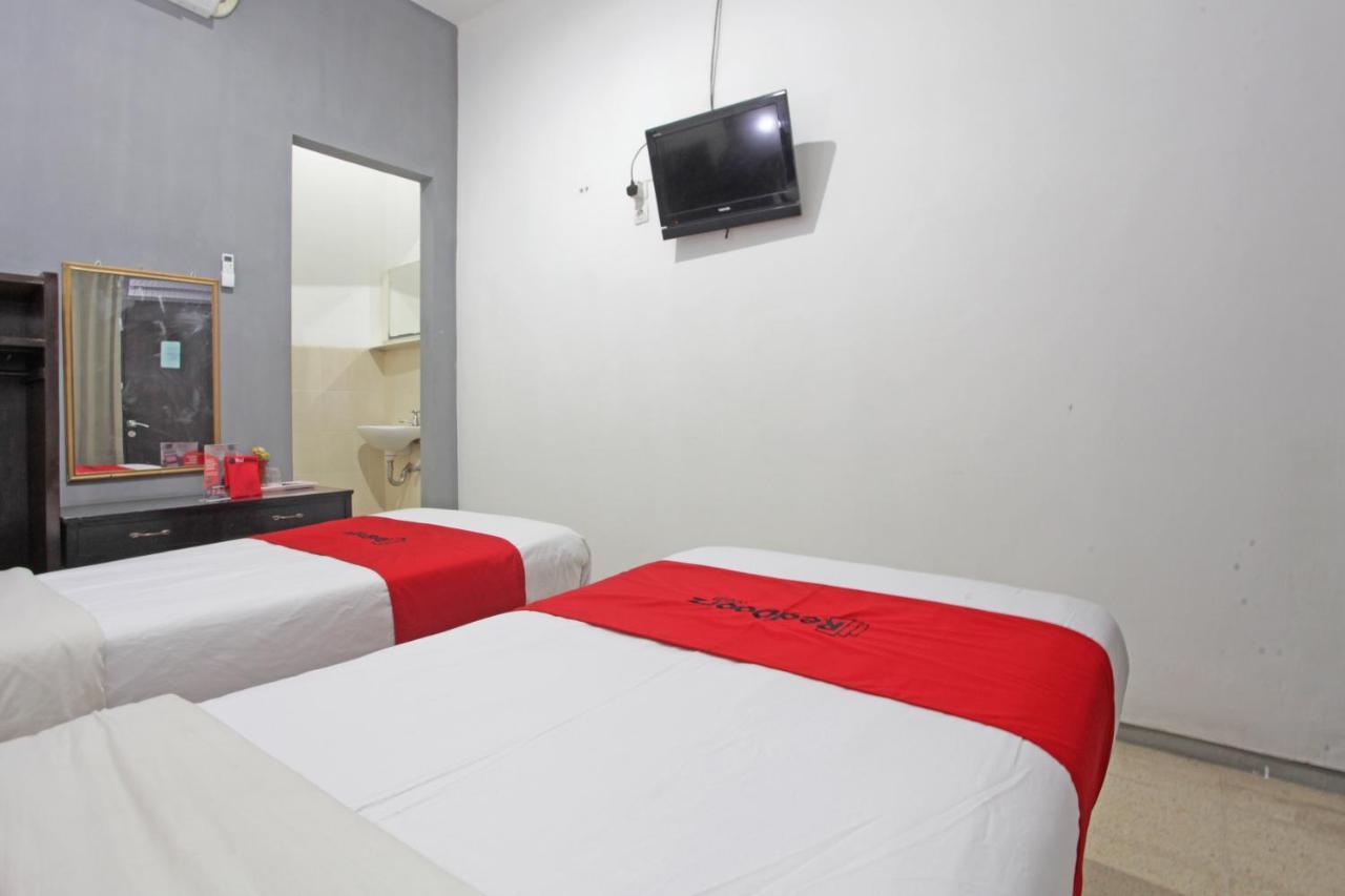 Reddoorz @ Soekarno Hatta 2 Malang Kültér fotó