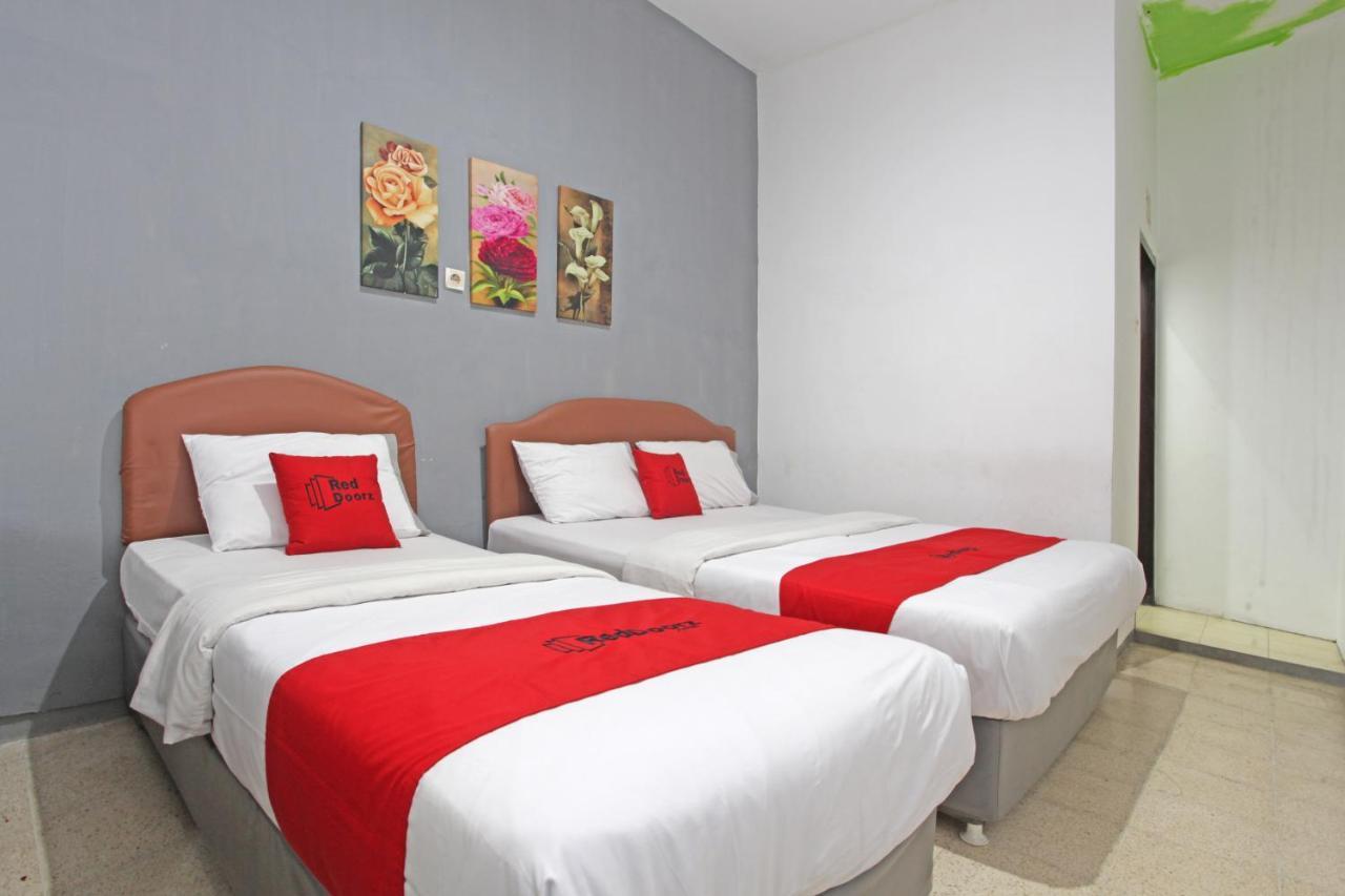 Reddoorz @ Soekarno Hatta 2 Malang Kültér fotó